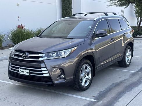 Used 2017 Toyota Highlander Limited w/ Carpet Mat Package AWD/4WD image 7