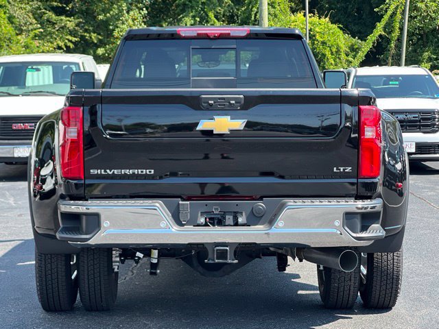 New 2026 Chevrolet Silverado 3500 LTZ w/ LTZ Plus Package AWD/4WD image 23