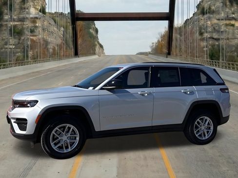New 2026 Jeep Grand Cherokee Laredo RWD image 4
