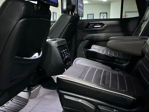 Used 2025 GMC Yukon Denali Ultimate w/ LPO, Floor Liner Package AWD/4WD image 14
