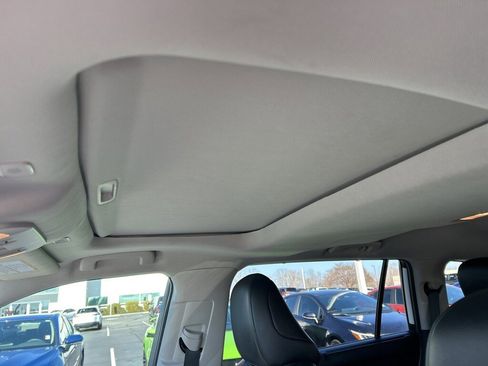 Used 2024 Toyota Highlander XLE image 6