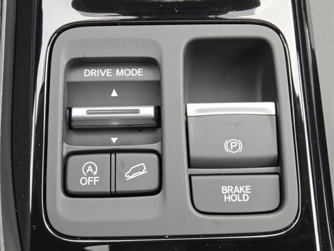 Used 2025 Honda Pilot Touring image 12