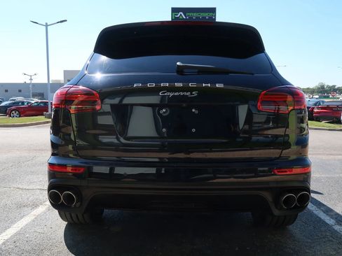 Used 2018 Porsche Cayenne S image 9
