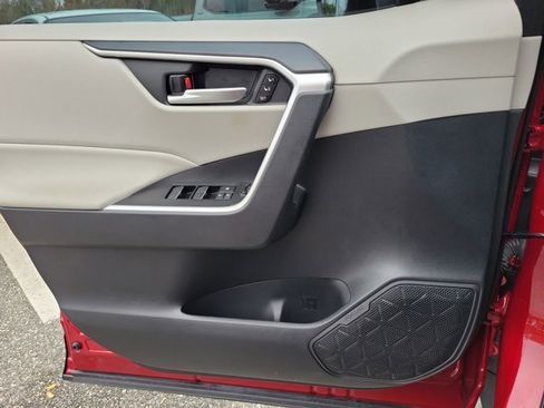 Used 2023 Toyota RAV4 XLE Premium image 35