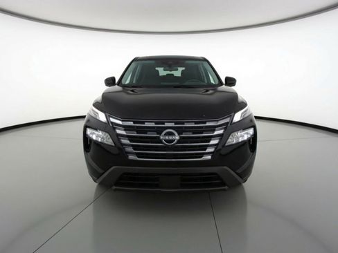 Used 2025 Nissan Rogue SV image 2