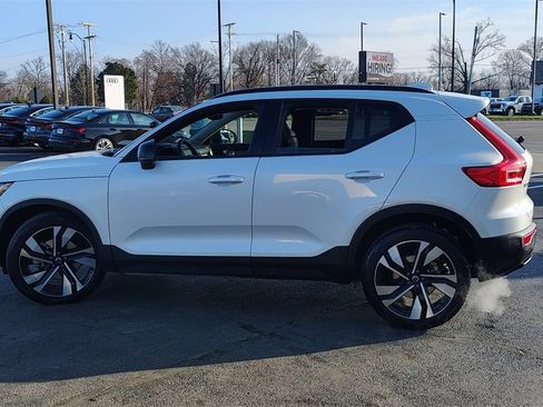 Certified 2025 Volvo XC40 B5 Plus image 5