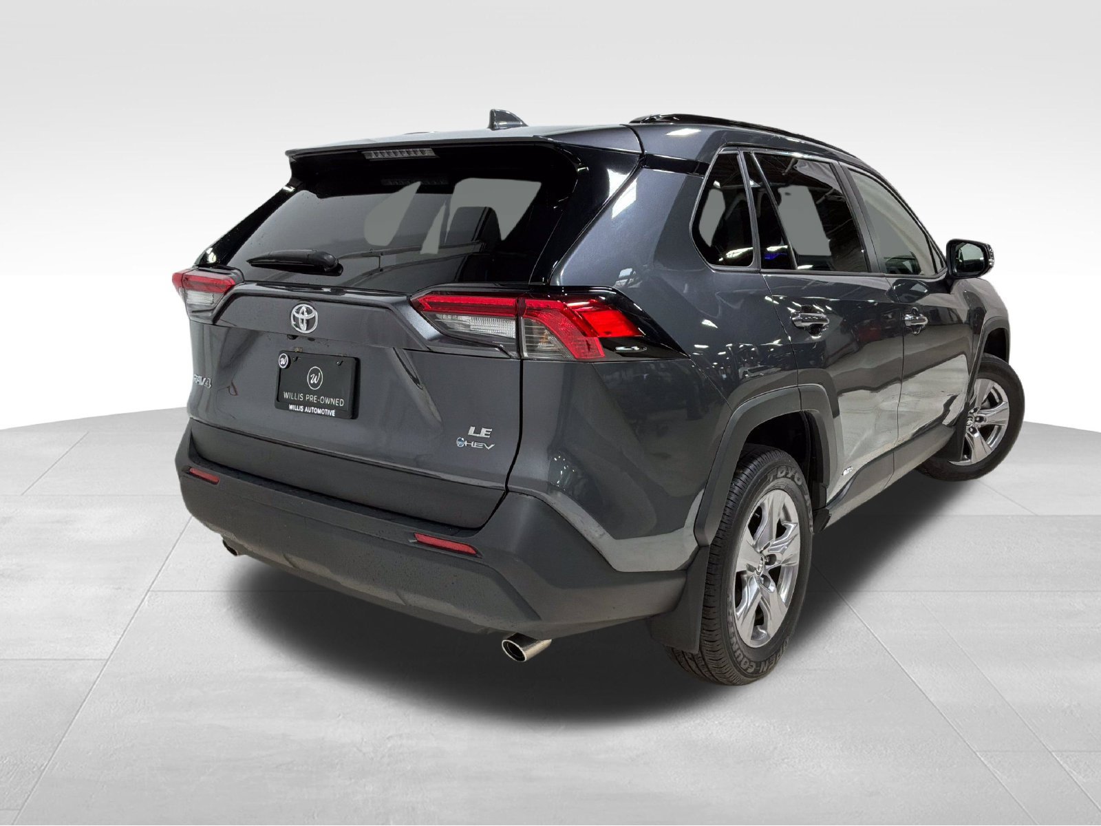 Used 2025 Toyota RAV4 LE AWD/4WD image 5