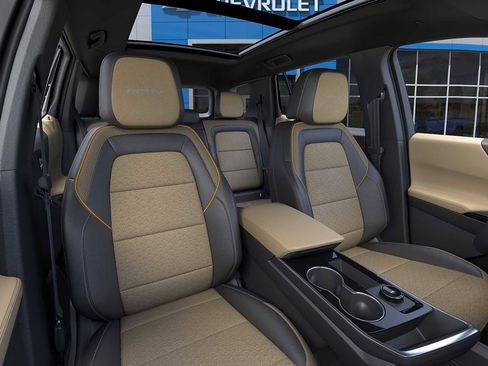 New 2026 Chevrolet Equinox ACTIV w/ LPO, Floor Liner Package AWD/4WD image 16