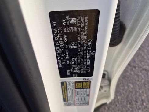 Used 2025 Kia Sportage LX image 12