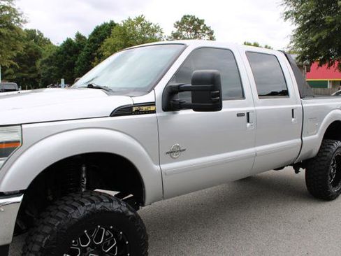 Used 2015 Ford F250 Lariat w/ Lariat Ultimate Package image 9