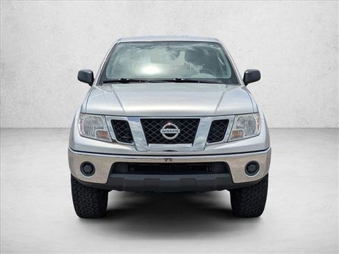 Used 2010 Nissan Frontier SE RWD image 2