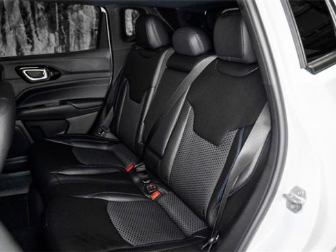 New 2026 Jeep Compass Latitude image 9