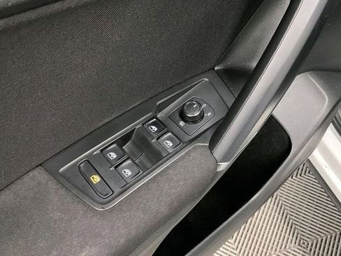 Used 2020 Volkswagen Tiguan S image 37