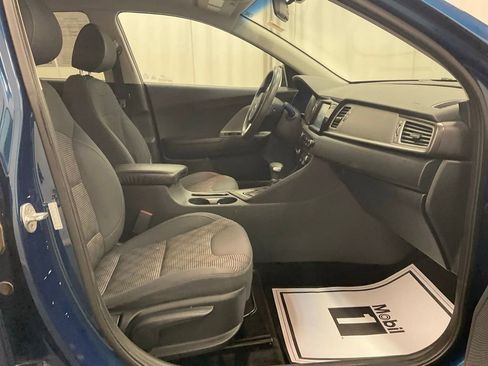 Used 2017 Kia Niro LX image 27
