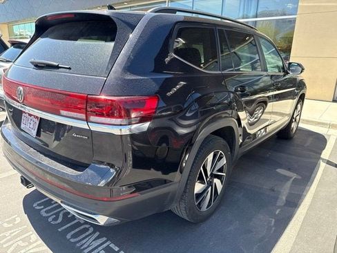 Used 2025 Volkswagen Atlas SE AWD/4WD image 3