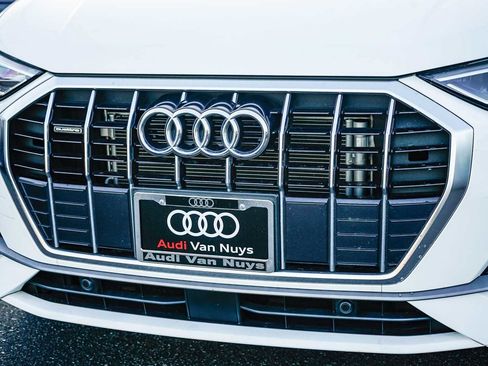 Used 2023 Audi Q3 2.0T Premium w/ Convenience Package image 8