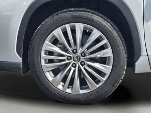 Used 2023 Toyota Highlander Platinum FWD image 11