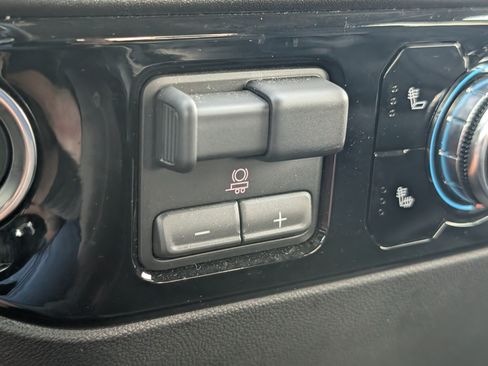 Used 2026 GMC Sierra 1500 SLT AWD/4WD image 25