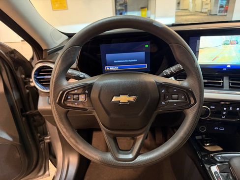 Used 2025 Chevrolet Trax LT FWD image 27