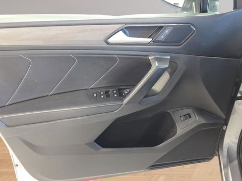 Used 2022 Volkswagen Tiguan SE image 9