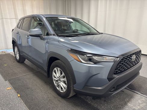 Used 2024 Toyota Corolla Cross LE image 3