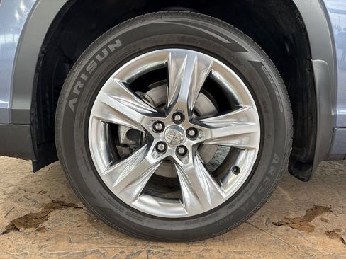 Used 2015 Toyota Highlander Limited Platinum AWD/4WD image 10