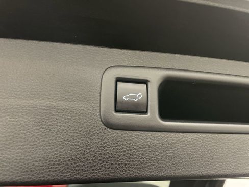 Used 2023 Toyota Highlander XLE image 29