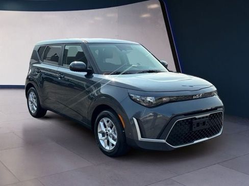 Used 2025 Kia Soul LX w/ LX Technology Package FWD image 7