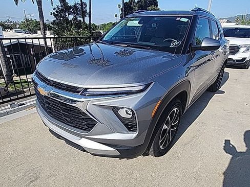 Used 2025 Chevrolet TrailBlazer LT FWD image 1