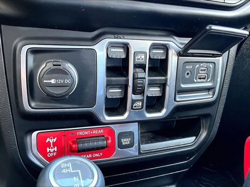 Used 2020 Jeep Wrangler Unlimited Rubicon w/ Dual Top Group AWD/4WD image 16