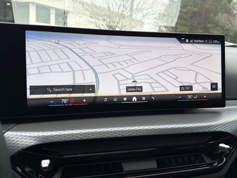 New 2026 BMW 330i Sedan w/ M Sport Package image 4