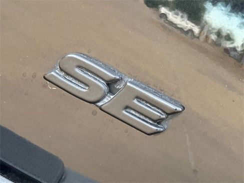 Used 2023 Toyota Camry SE image 11