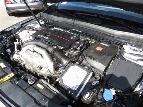 Used 2025 Mercedes-Benz GLB 35 AMG 4MATIC image 7