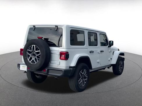 Used 2025 Jeep Wrangler Sahara image 14