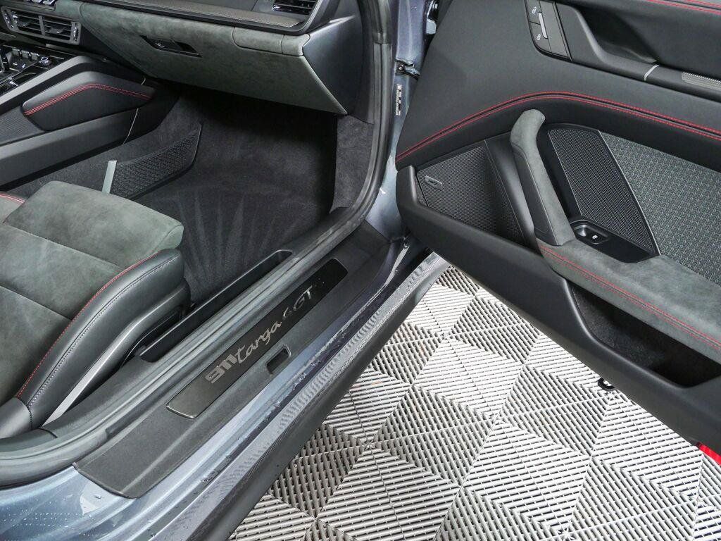 Certified 2026 Porsche 911 Targa 4 GTS AWD/4WD image 22