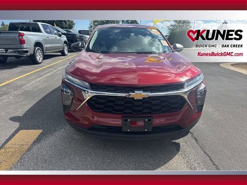 Used 2025 Chevrolet Trax LS image 4