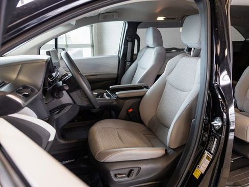 Used 2025 Toyota Sienna LE image 10