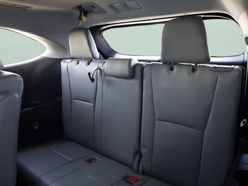 Used 2023 Toyota Highlander XLE AWD/4WD image 23