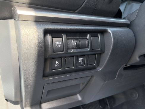 Used 2019 Subaru Crosstrek 2.0i Limited w/ Moonroof Package w/Navigation AWD/4WD image 17