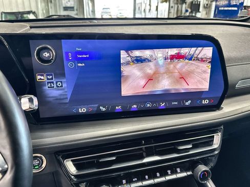 Used 2025 Chevrolet Traverse LT FWD image 20