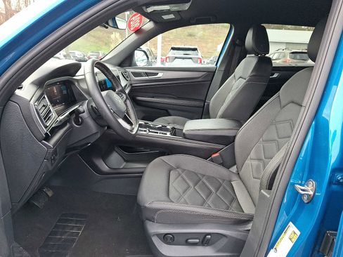 Used 2024 Volkswagen Atlas Cross Sport SE image 13