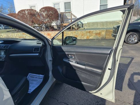 Used 2017 Subaru Crosstrek 2.0i Premium image 18