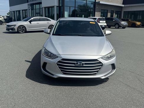 Used 2017 Hyundai Elantra SE FWD image 2