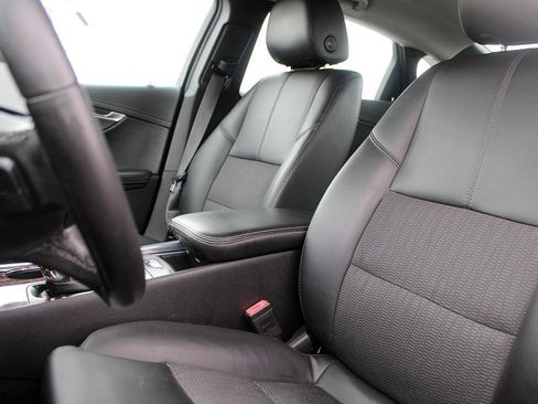 Used 2015 Chevrolet Impala LT w/ Convenience Package image 34