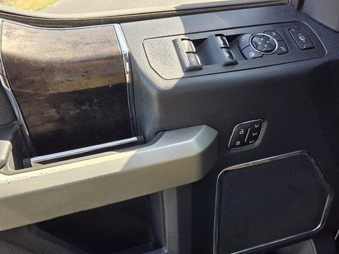 Used 2022 Ford F250 Lariat w/ Black Appearance Package image 29