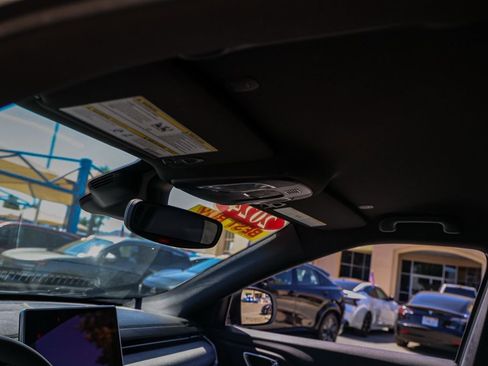 Used 2024 Jeep Compass Latitude image 13