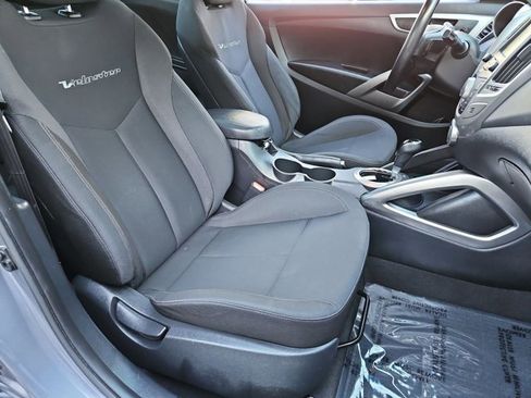 Used 2017 Hyundai Veloster Value Edition FWD image 20