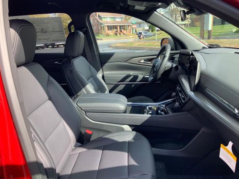 New 2026 Chevrolet Traverse LT w/ LPO, Floor Liner Package AWD/4WD image 13