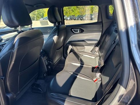 Used 2023 Jeep Compass Limited image 18