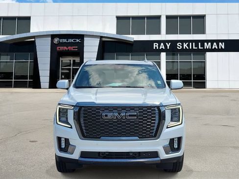 Used 2024 GMC Yukon Denali Ultimate w/ LPO, Illumination Package AWD/4WD image 2